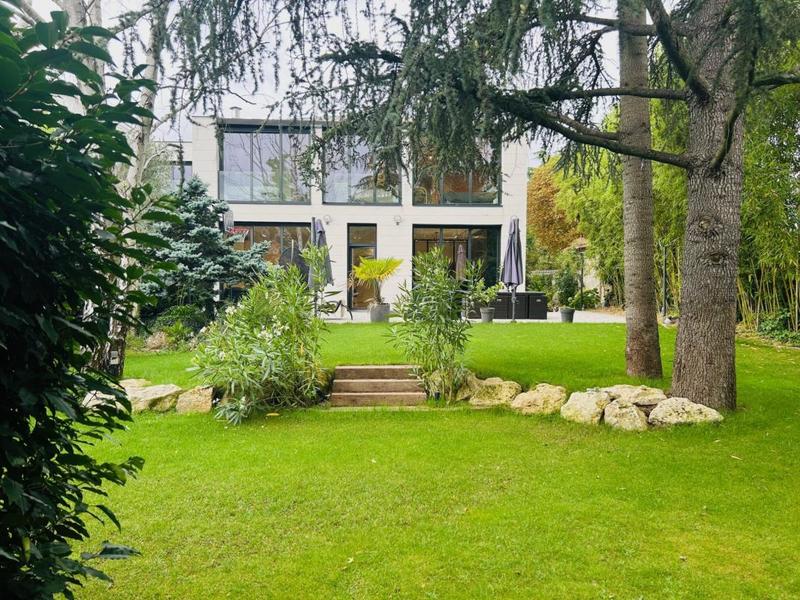 Villa - 262 m² - 9 pièces