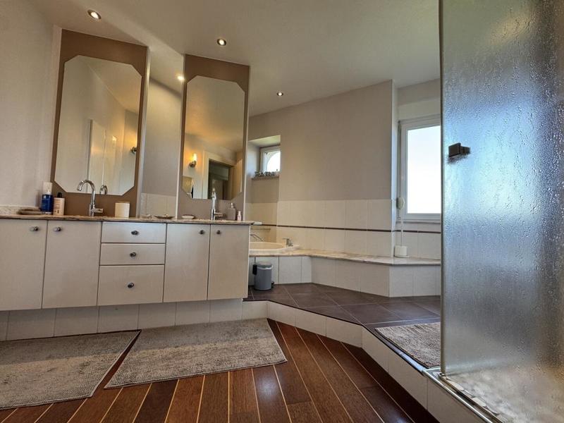 Maison - 190 m² - 7 pièces