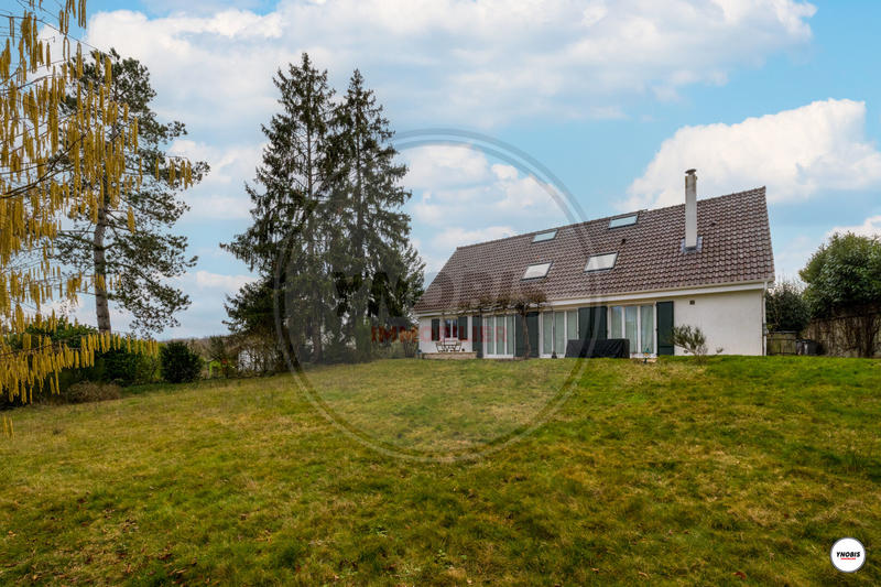 Maison - 212 m² - 8 pièces