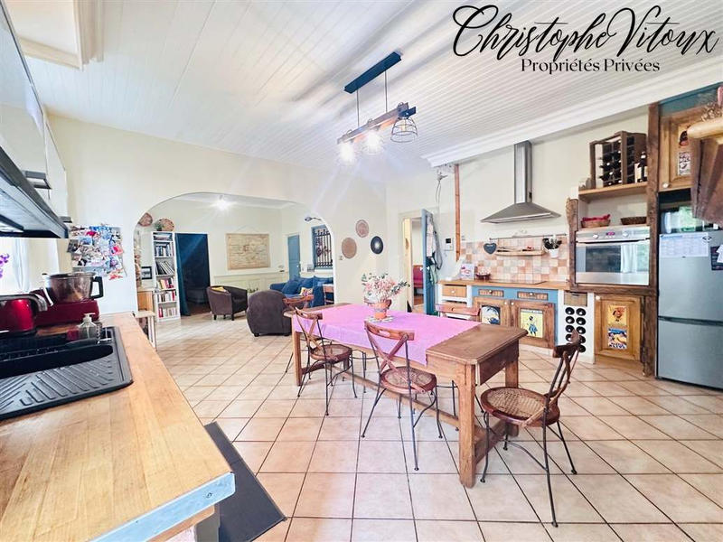 Maison - 231 m² - 7 pièces