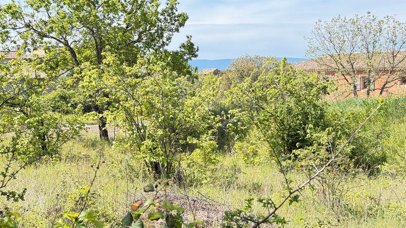 Terrain constructible - 2 500 m²