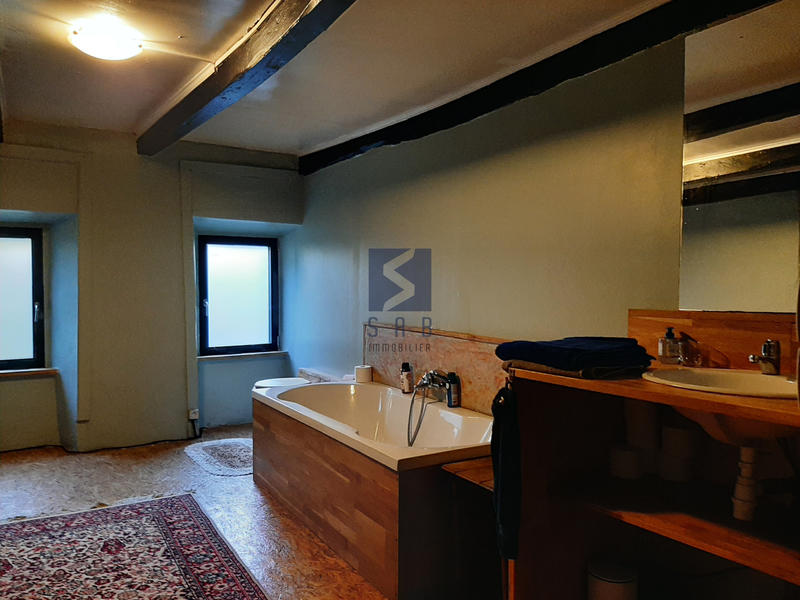 Maison - 369 m² - 12 pièces