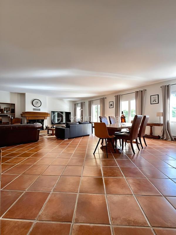 Villa - 433 m² - 12 pièces