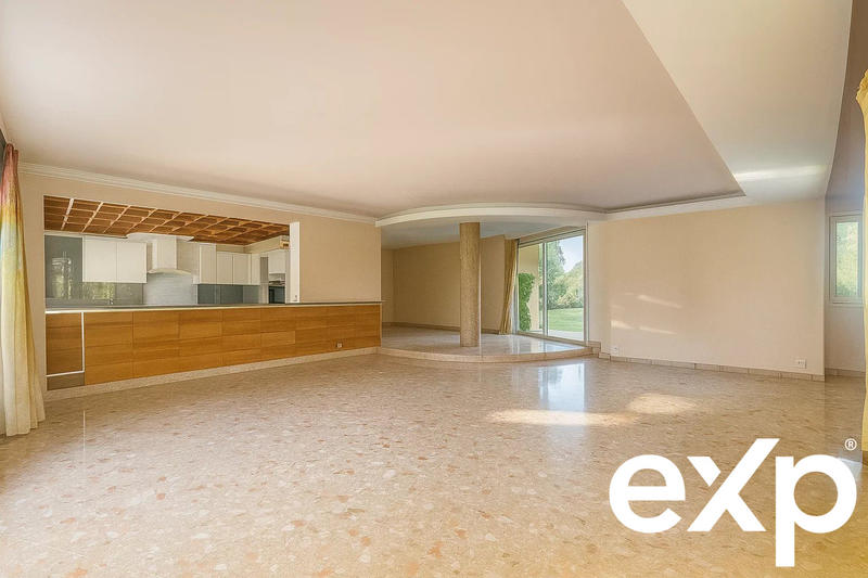 Maison - 288 m² - 11 pièces