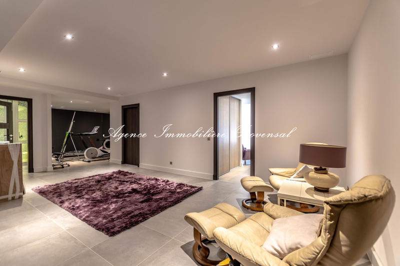 Villa - 313 m² - 7 pièces