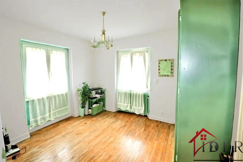 Maison - 179 m² - 9 pièces