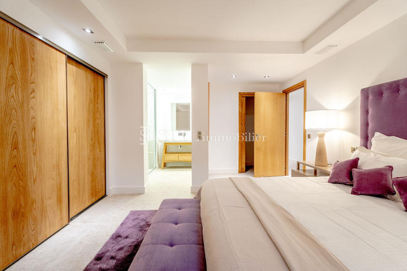 Villa - 370 m² - 6 pièces