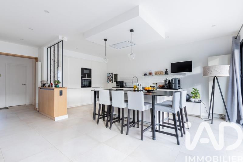 Maison - 200 m² - 7 pièces