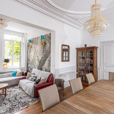 Maison - 330 m² - 10 pièces