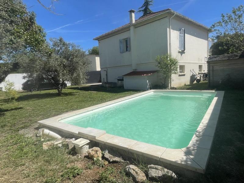 Propriété - 134 m² - 4 pièces