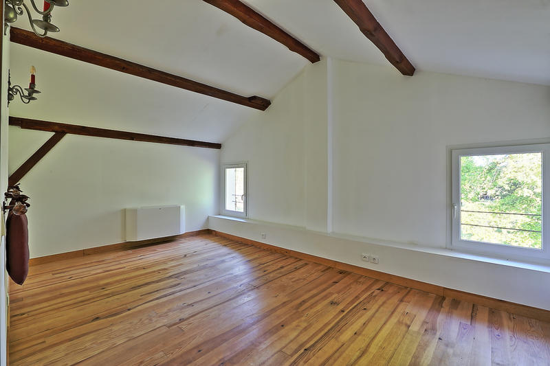 Propriété - 317 m² - 10 pièces