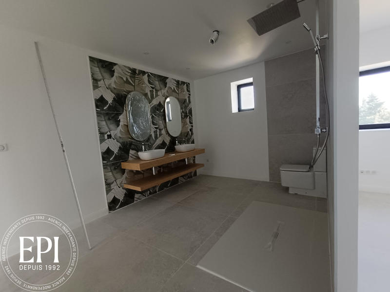 Propriété - 450 m² - 10 pièces