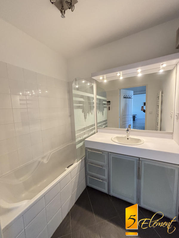 Appartement - 75 m² - 3 pièces