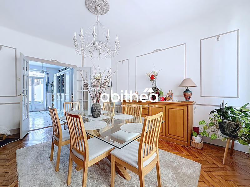 Maison - 318 m² - 8 pièces