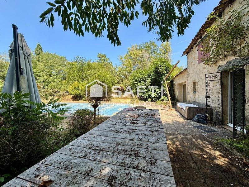 Maison - 305 m² - 12 pièces