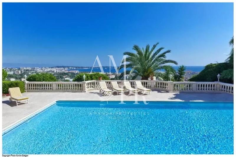 Villa - 350 m² - 10 pièces