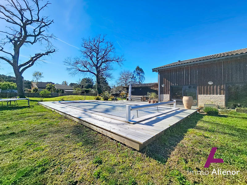 Maison - 219 m² - 6 pièces