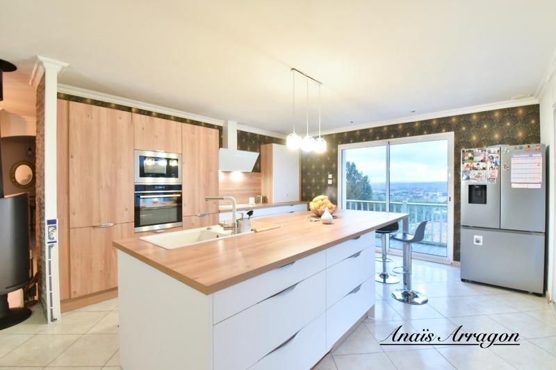 Maison - 232 m² - 8 pièces