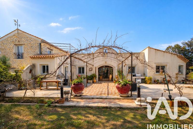 Maison - 423 m² - 8 pièces