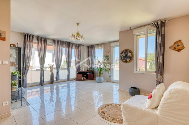 Maison - 203 m² - 7 pièces