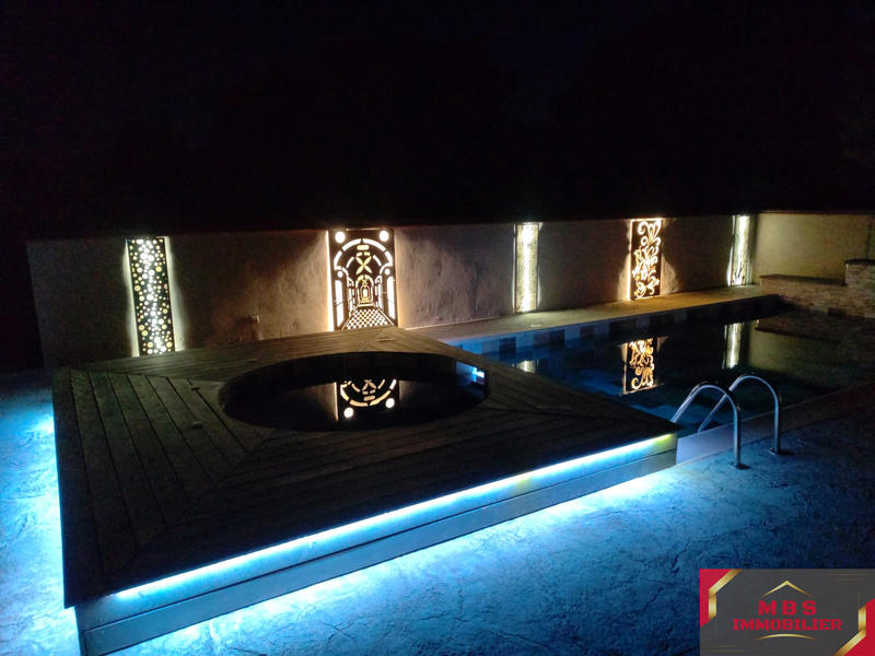 Propriété - 202 m² - 5 pièces