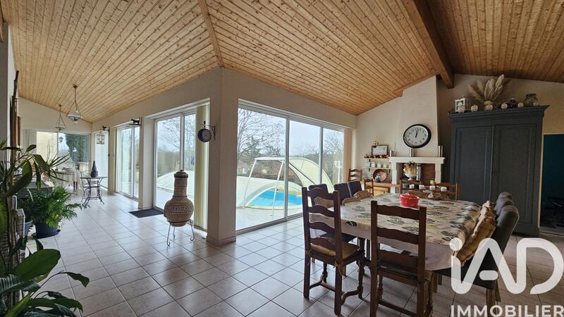 Maison - 275 m² - 6 pièces