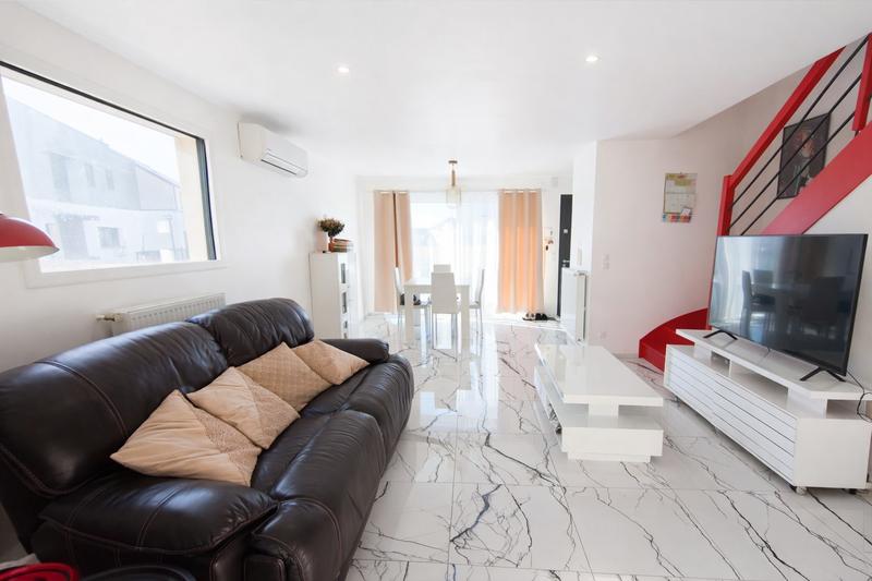 Maison - 94 m² - 5 pièces