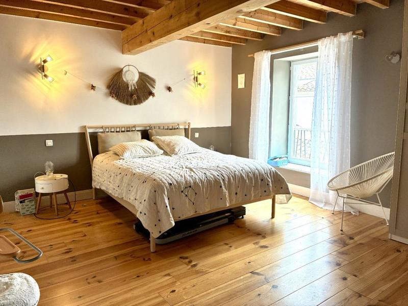 Maison en pierre - 216 m² - 8 pièces