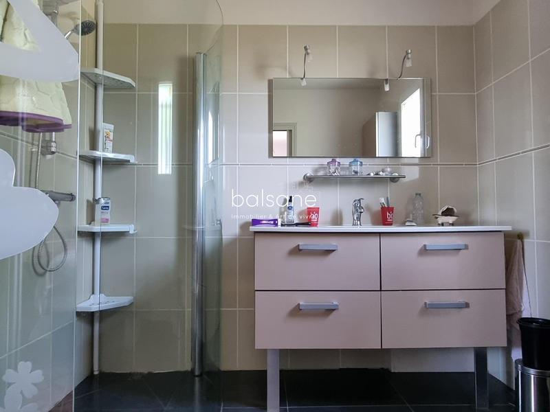 Maison contemporaine - 215 m² - 9 pièces