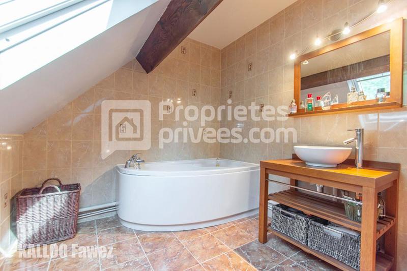 Maison - 222 m² - 8 pièces
