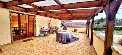 Maison - 327 m² - 10 pièces