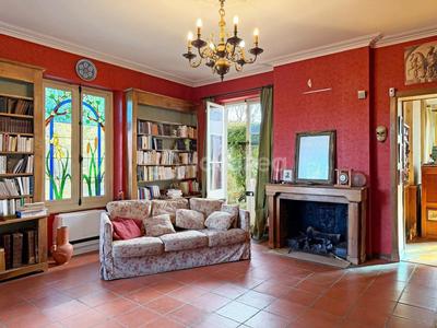 Maison - 270 m² - 10 pièces