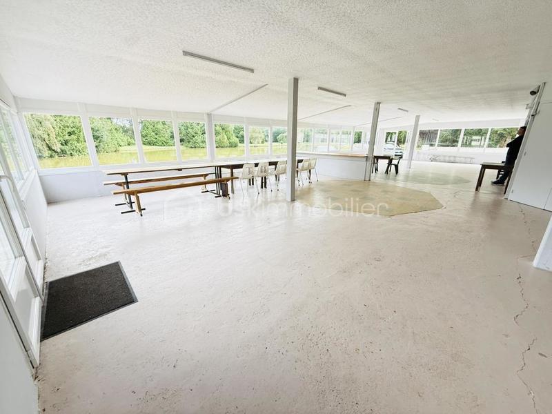 Maison - 380 m² - 4 pièces