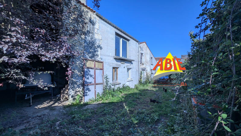 Maison - 280 m² - 6 pièces