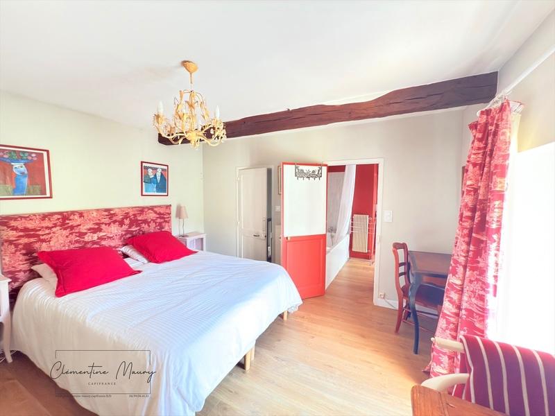 Maison - 254 m² - 9 pièces