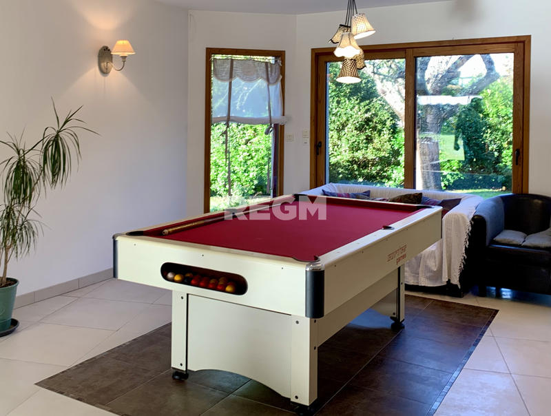 Propriété - 323 m² - 10 pièces