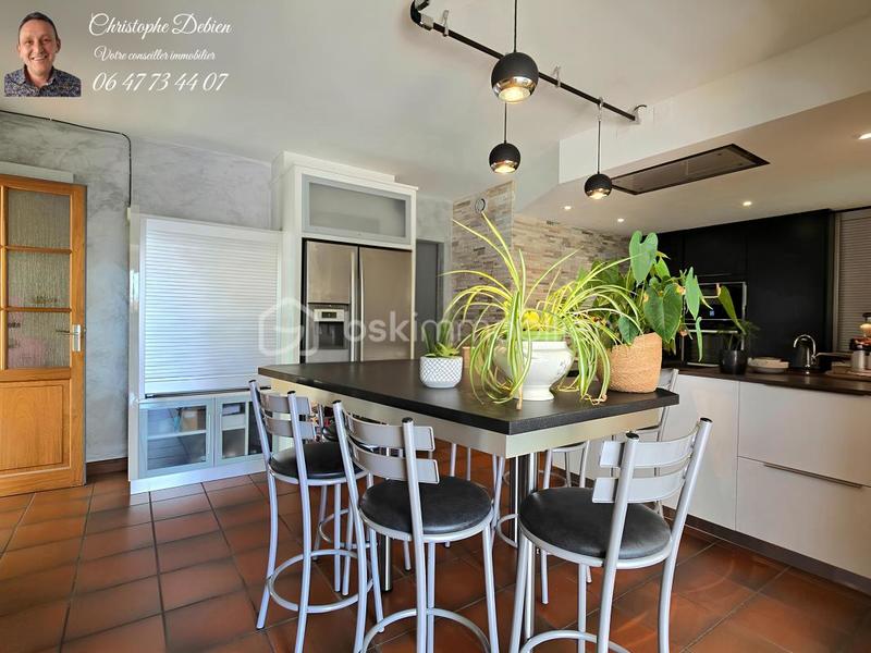 Pavillon - 211 m² - 6 pièces