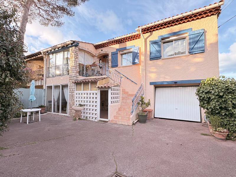 Maison - 256 m² - 10 pièces