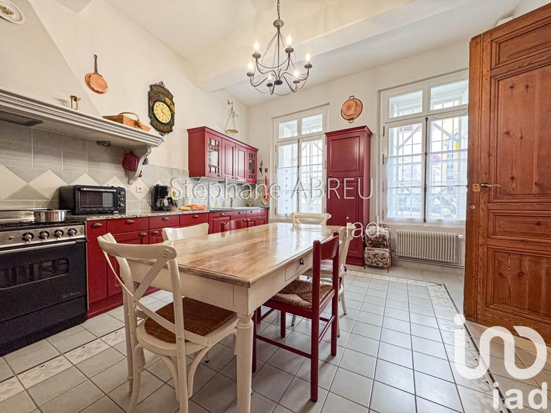 Maison - 297 m² - 9 pièces