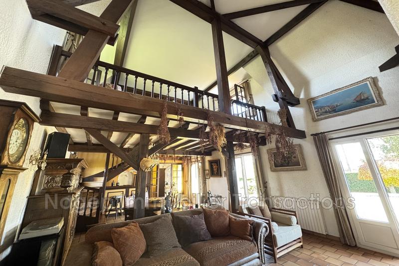 Maison - 259 m² - 8 pièces