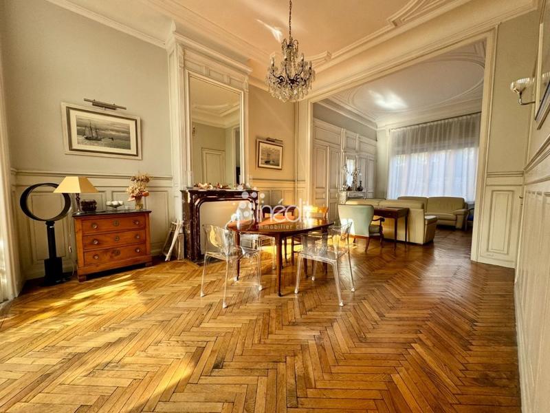 Maison bourgeoise - 242 m² - 10 pièces