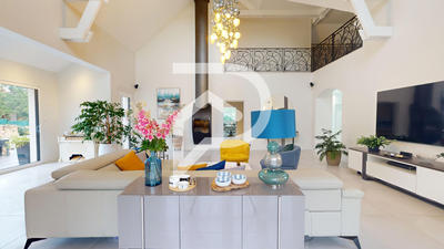 Maison - 270 m² - 8 pièces