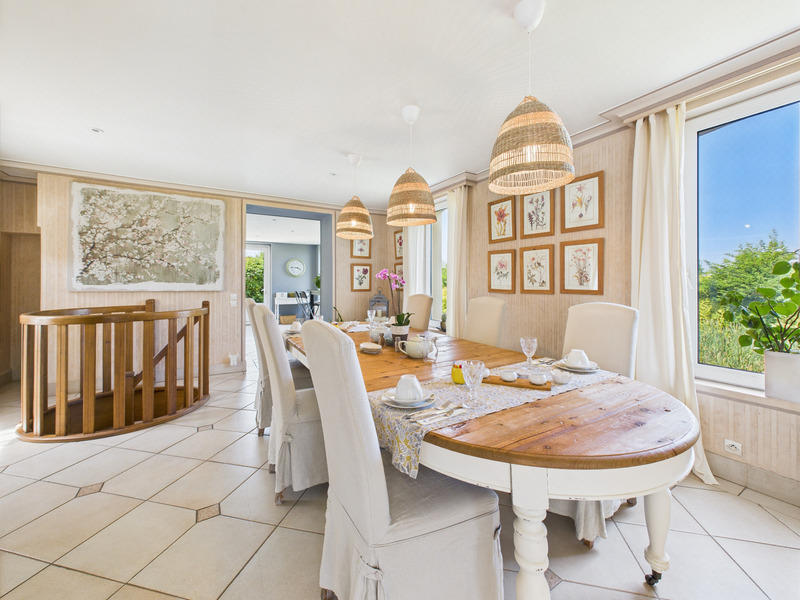 Maison - 230 m² - 7 pièces