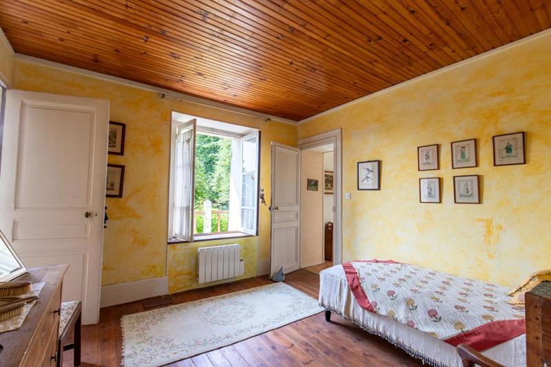 Maison - 230 m² - 8 pièces