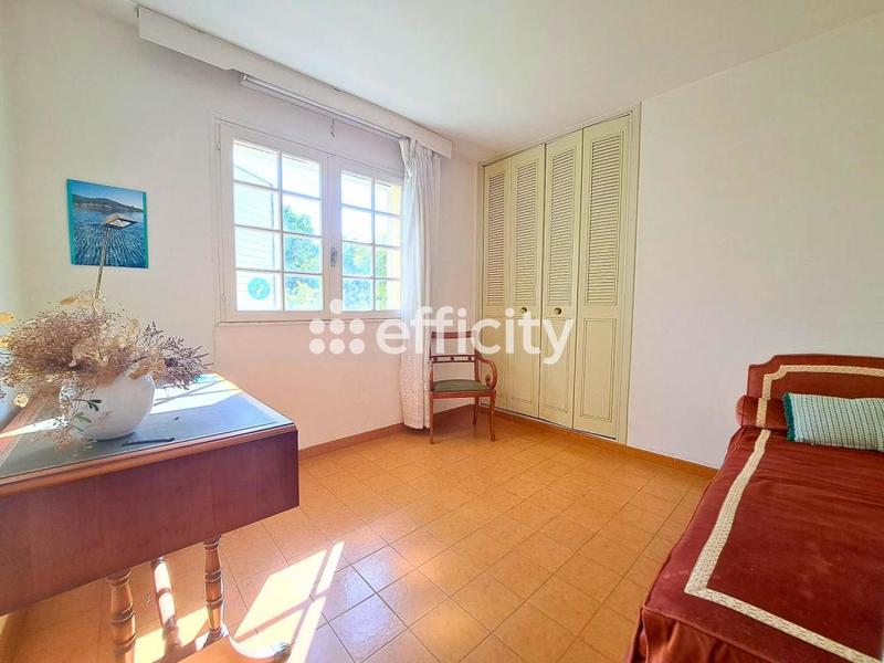 Maison - 180 m² - 9 pièces