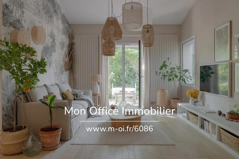 Maison - 230 m² - 8 pièces