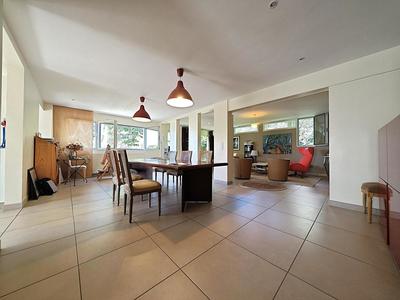 Maison - 360 m² - 15 pièces