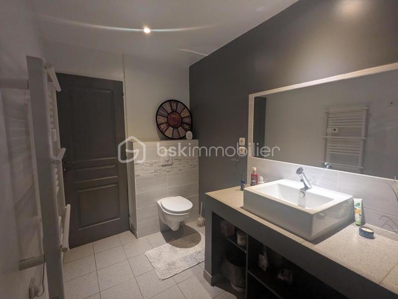 Maison - 202 m² - 7 pièces