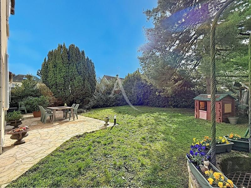 Maison - 151 m² - 6 pièces