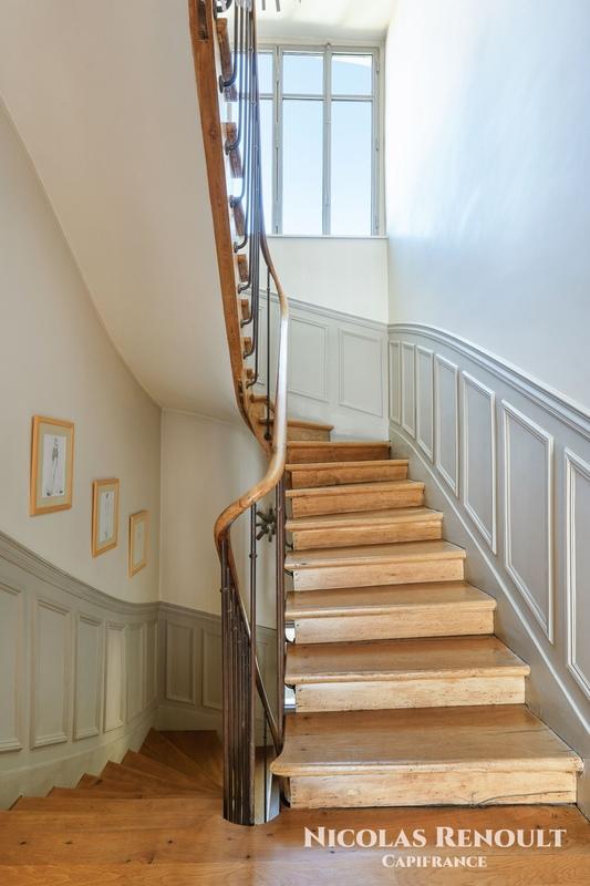 Maison - 250 m² - 8 pièces